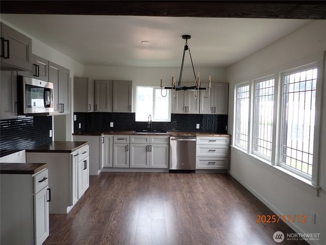 70 M Street, Hoquiam, WA 98550