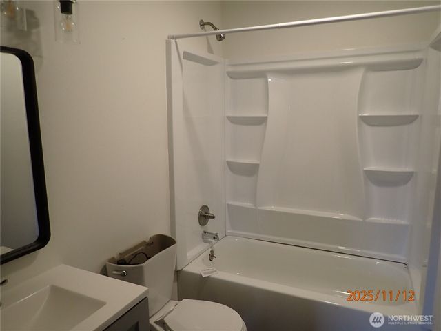 70 M Street, Hoquiam, WA 98550