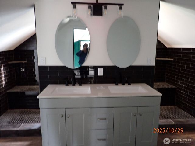 70 M Street, Hoquiam, WA 98550