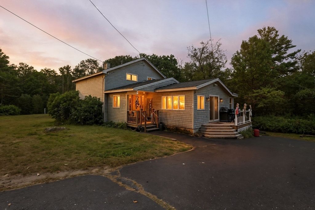 106 Gardner Rd, Hubbardston, MA 01452