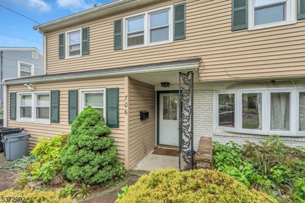 706 W Milton Ave, Rahway City, NJ 07065
