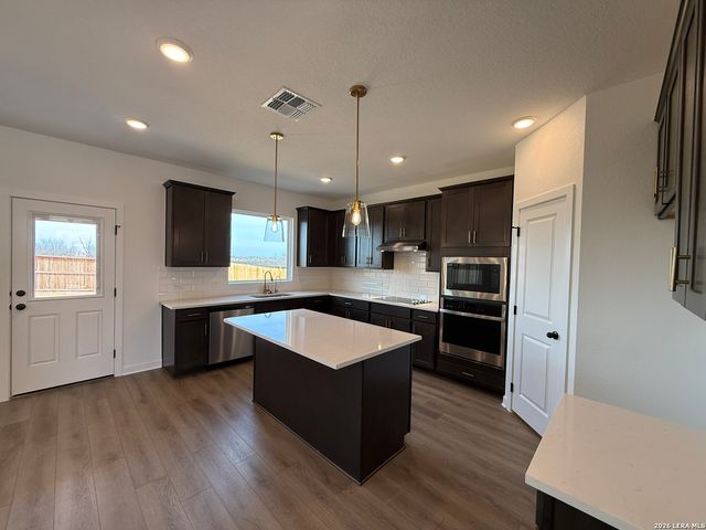 175 Peeps Ct., Adkins, TX 78101