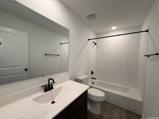 175 Peeps Ct., Adkins, TX 78101