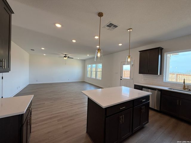 175 Peeps Ct., Adkins, TX 78101