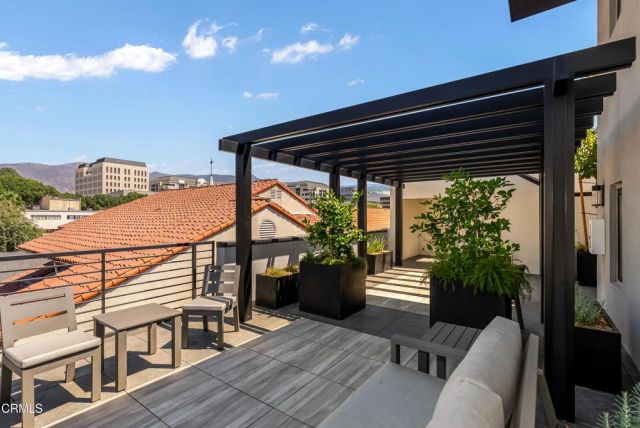 150 S Oak Knoll Avenue 103, Pasadena, CA 91101