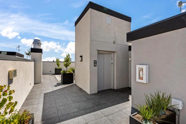 150 S Oak Knoll Avenue 103, Pasadena, CA 91101