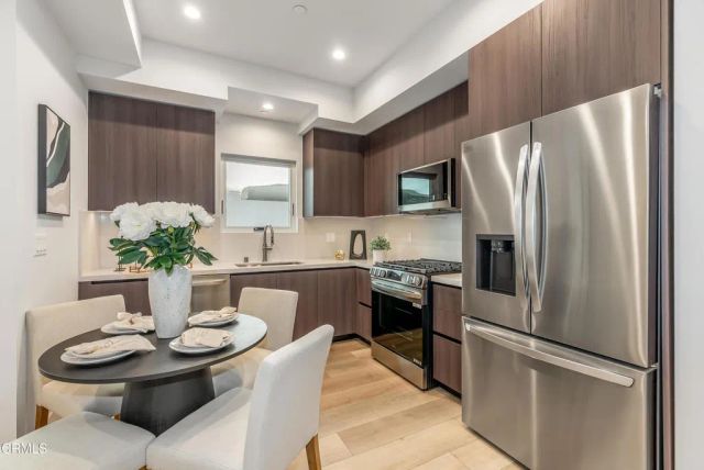 150 S Oak Knoll Avenue 103, Pasadena, CA 91101