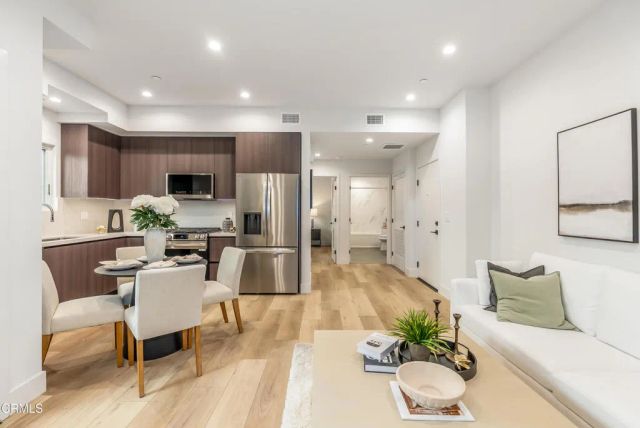 150 S Oak Knoll Avenue 103, Pasadena, CA 91101