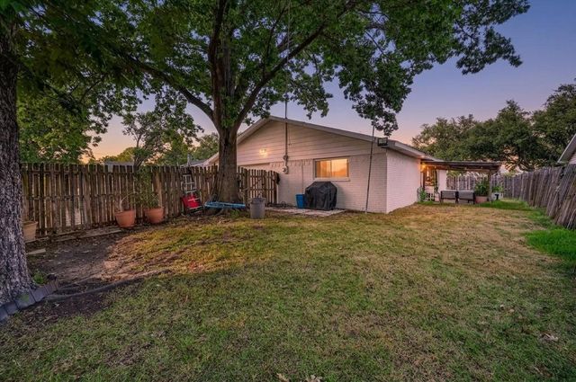 3125 Rainbow Drive, Grand Prairie, TX 75052