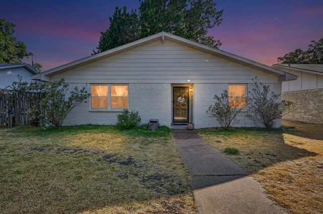 3125 Rainbow Drive, Grand Prairie, TX 75052