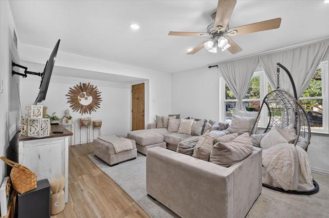 3125 Rainbow Drive, Grand Prairie, TX 75052