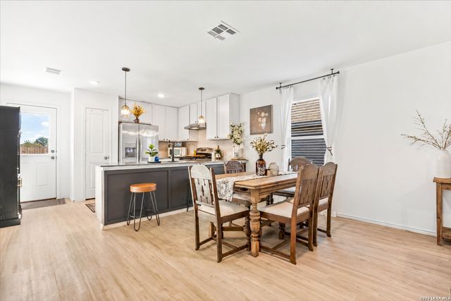 9812 BUTTE CRK, San Antonio, TX 78254