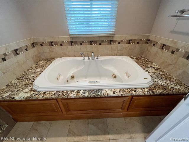 2268 Academy Drive, Troy, MI 48083