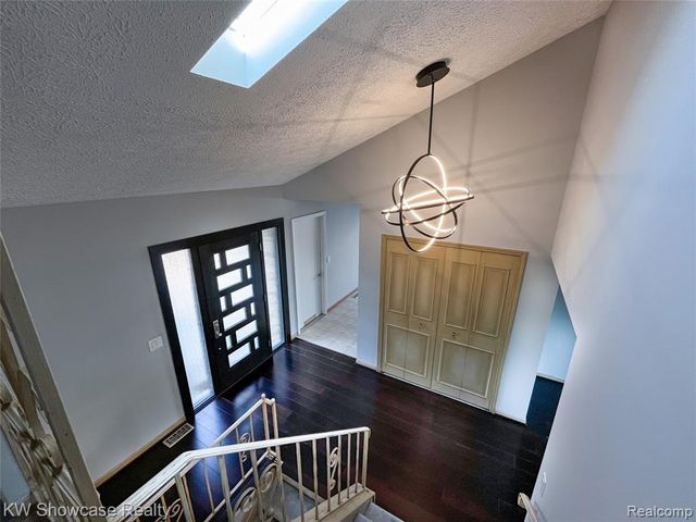 2268 Academy Drive, Troy, MI 48083