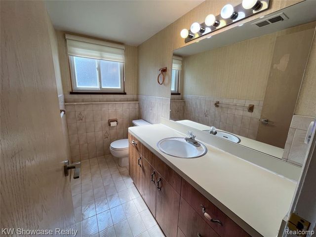 2268 Academy Drive, Troy, MI 48083