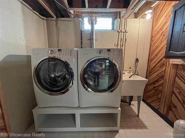 2268 Academy Drive, Troy, MI 48083