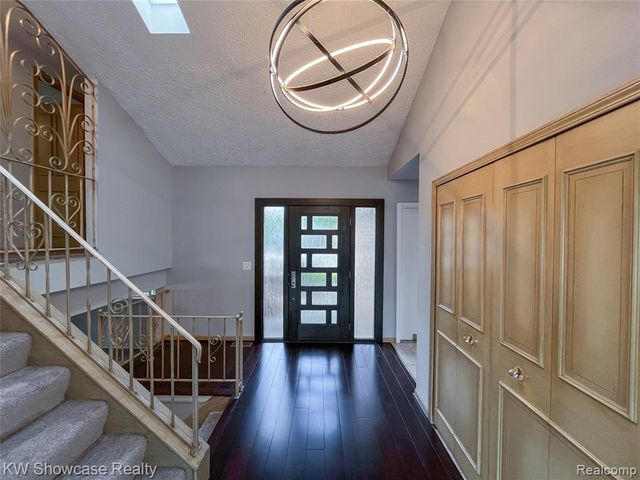 2268 Academy Drive, Troy, MI 48083