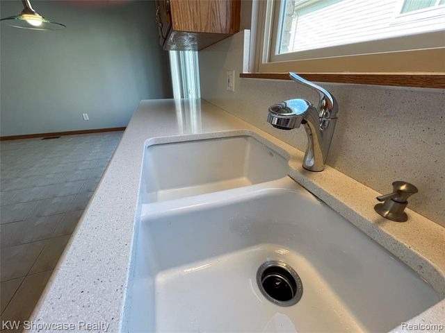 2268 Academy Drive, Troy, MI 48083