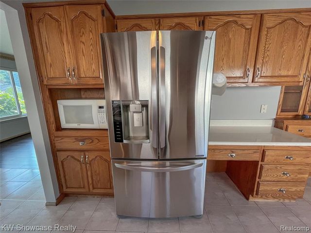 2268 Academy Drive, Troy, MI 48083