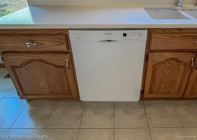 2268 Academy Drive, Troy, MI 48083