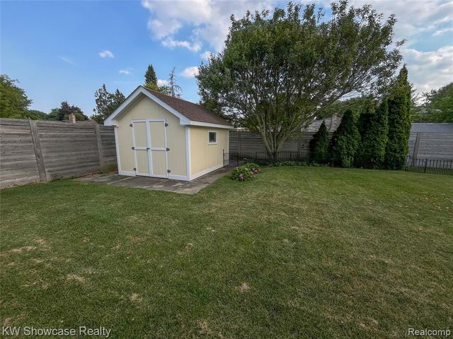 2268 Academy Drive, Troy, MI 48083