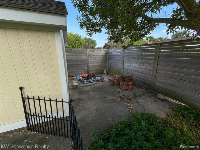 2268 Academy Drive, Troy, MI 48083