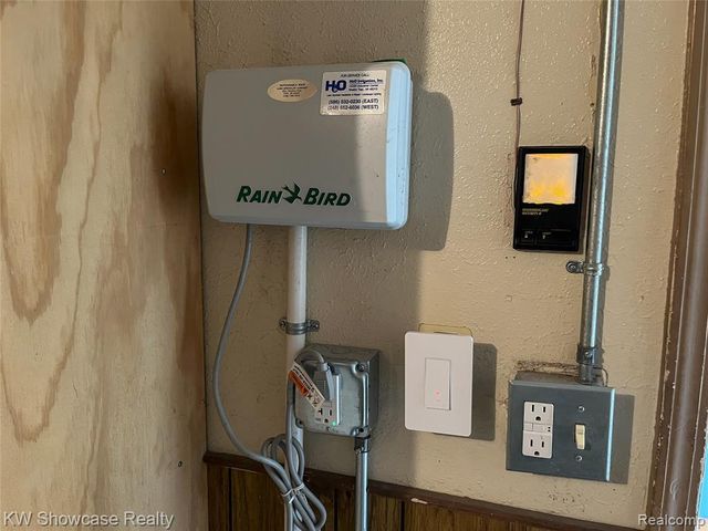 2268 Academy Drive, Troy, MI 48083