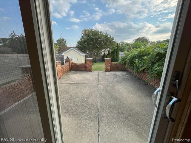 2268 Academy Drive, Troy, MI 48083