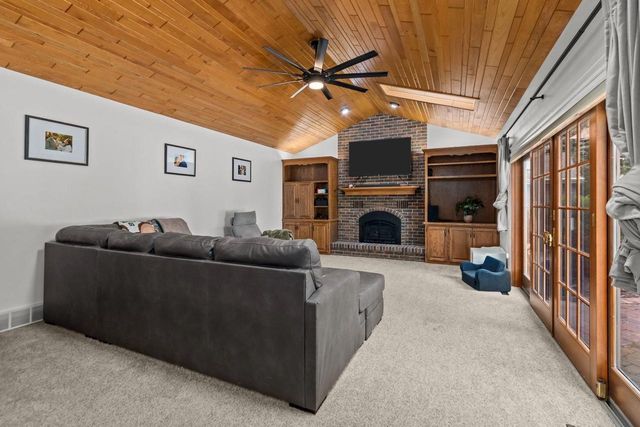 918 E KRAMER LANE, Appleton, WI 54915