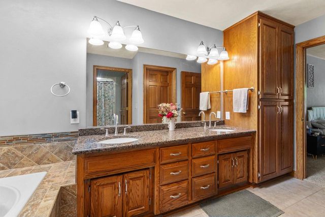 918 E KRAMER LANE, Appleton, WI 54915