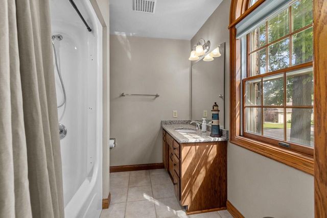 918 E KRAMER LANE, Appleton, WI 54915