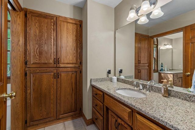 918 E KRAMER LANE, Appleton, WI 54915