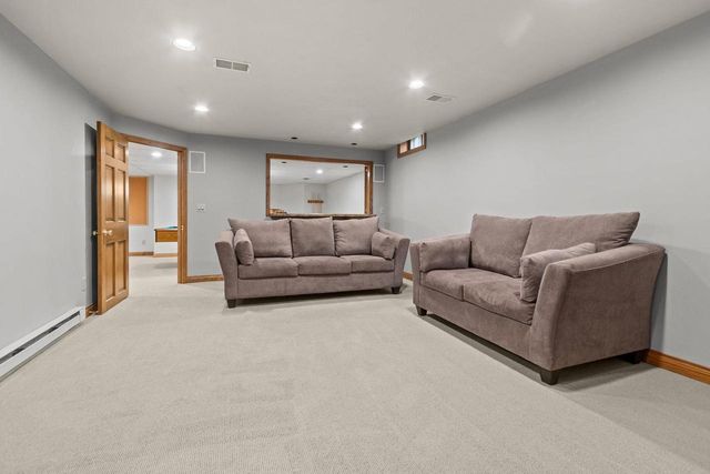 918 E KRAMER LANE, Appleton, WI 54915