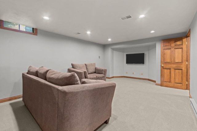 918 E KRAMER LANE, Appleton, WI 54915