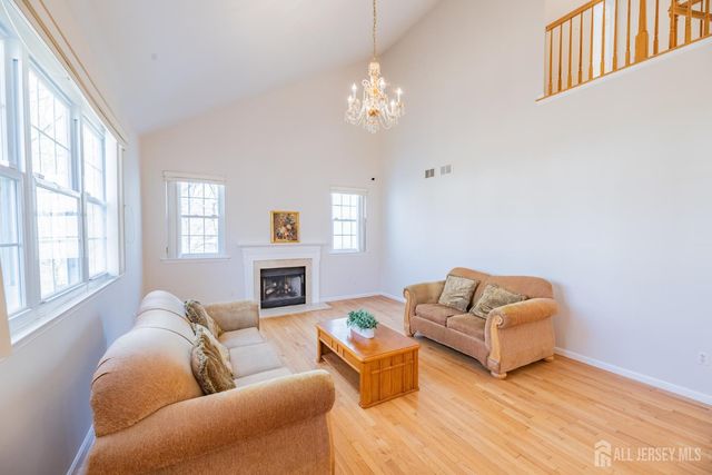 6 Banyan Court, Edison, NJ 08820