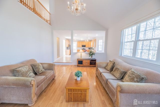 6 Banyan Court, Edison, NJ 08820