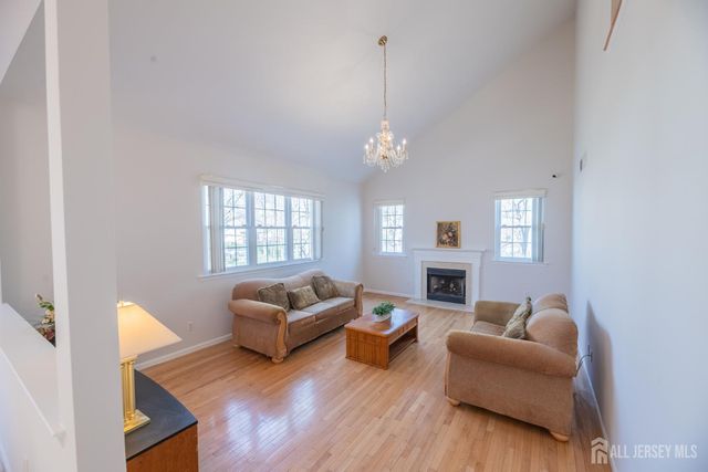 6 Banyan Court, Edison, NJ 08820