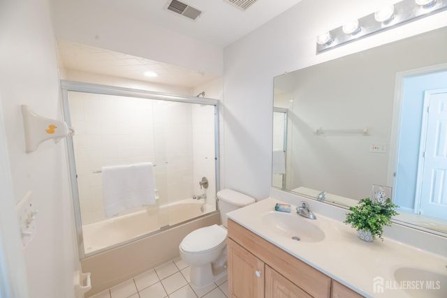 6 Banyan Court, Edison, NJ 08820