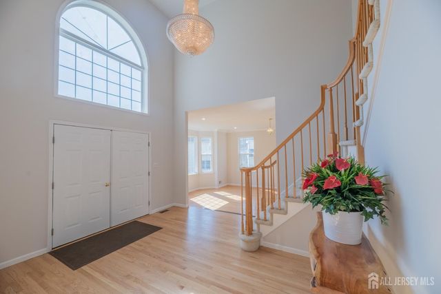 6 Banyan Court, Edison, NJ 08820