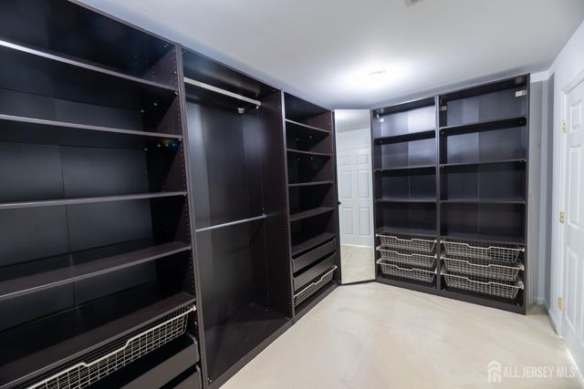 6 Banyan Court, Edison, NJ 08820