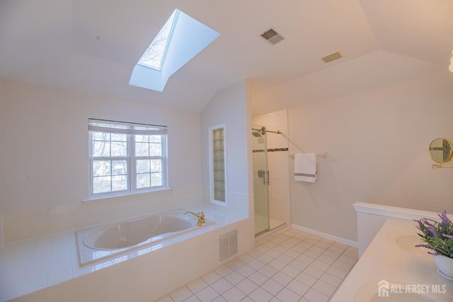 6 Banyan Court, Edison, NJ 08820