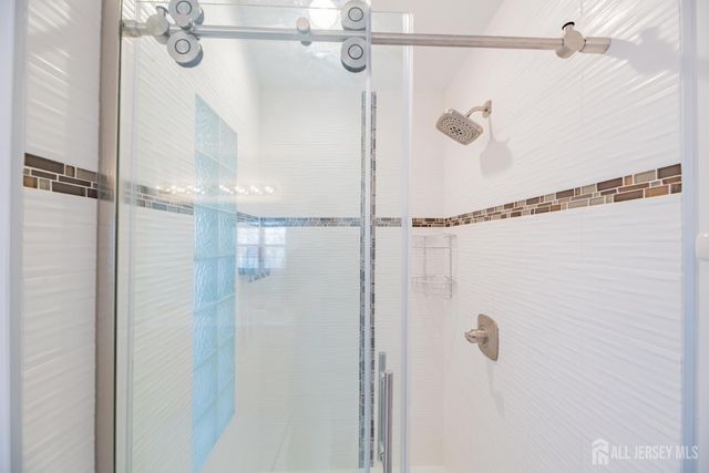 6 Banyan Court, Edison, NJ 08820