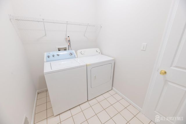 6 Banyan Court, Edison, NJ 08820