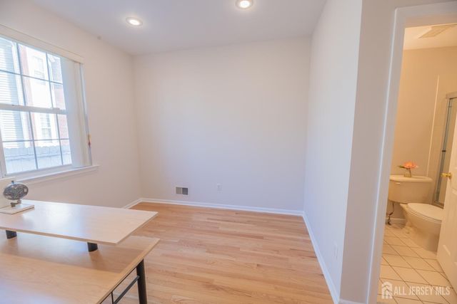 6 Banyan Court, Edison, NJ 08820