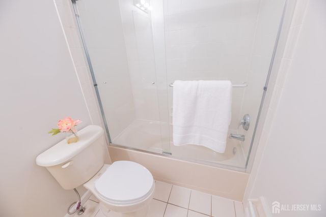 6 Banyan Court, Edison, NJ 08820