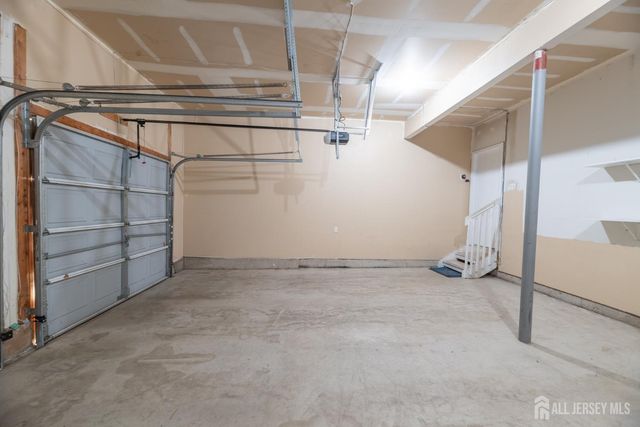 6 Banyan Court, Edison, NJ 08820