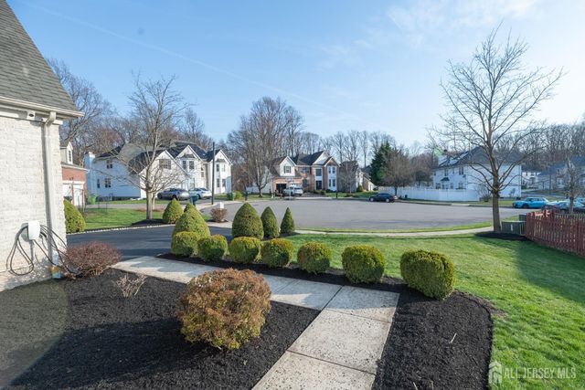 6 Banyan Court, Edison, NJ 08820