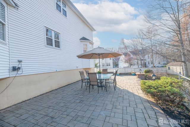 6 Banyan Court, Edison, NJ 08820