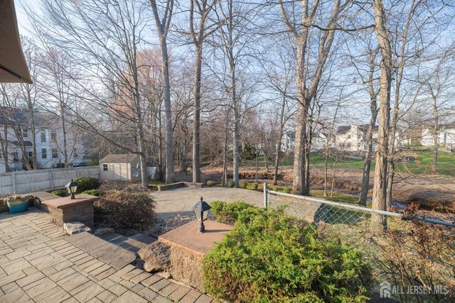 6 Banyan Court, Edison, NJ 08820