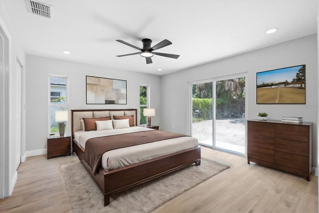 Image 6 of property listing at 2014 E WOOD STREET, Tampa, FL 33604